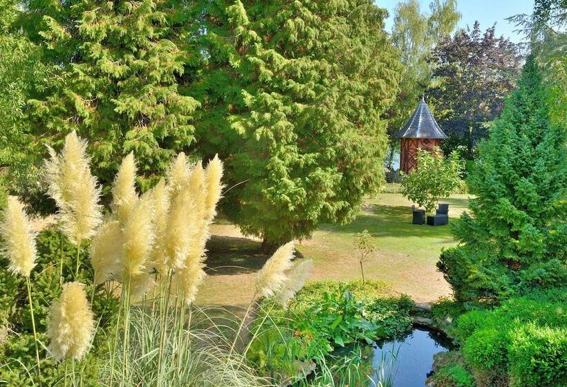 Отель Château De La Marjolaine