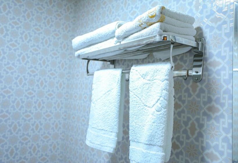 בית מלון כפרי Dendi Plaza