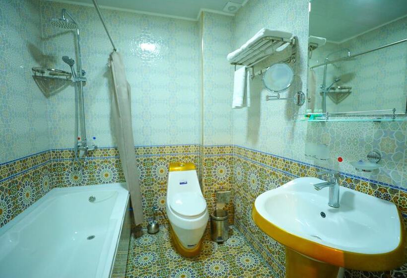 בית מלון כפרי Dendi Plaza