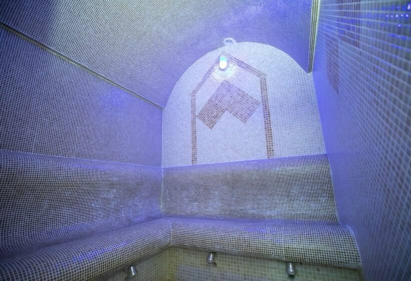 בית מלון כפרי Dendi Plaza