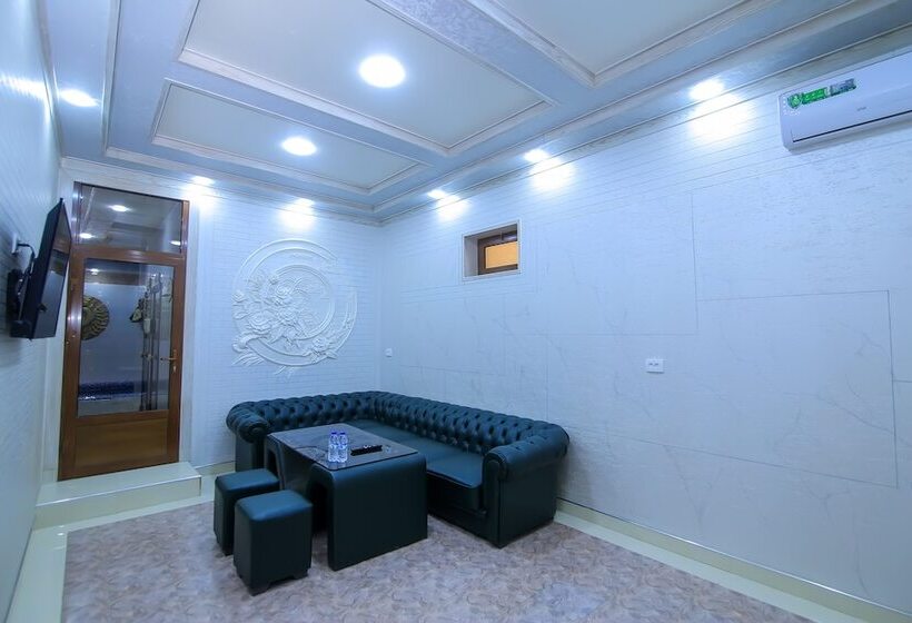 בית מלון כפרי Dendi Plaza