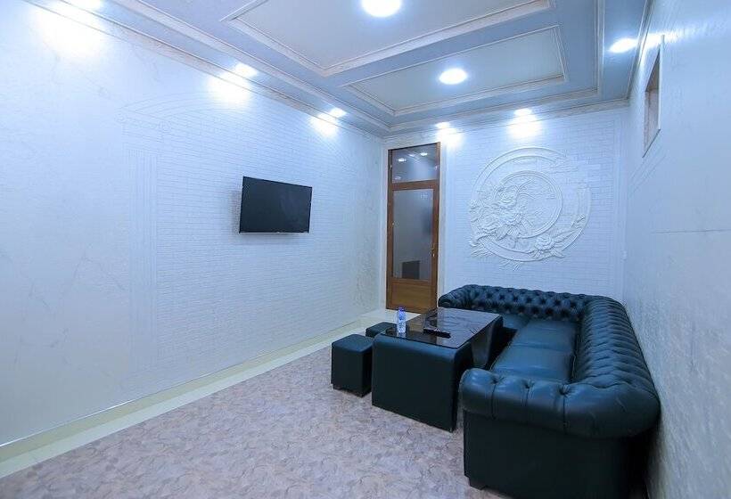 בית מלון כפרי Dendi Plaza