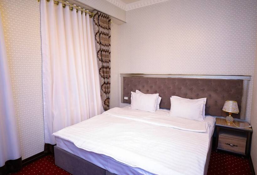 בית מלון כפרי Dendi Plaza