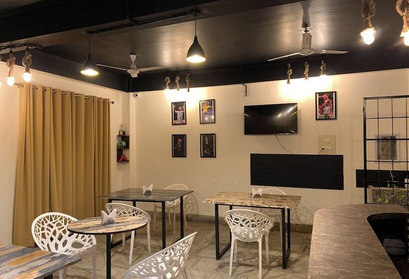 فندق Erica Residency