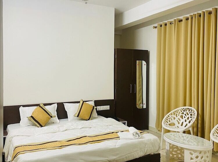 فندق Erica Residency