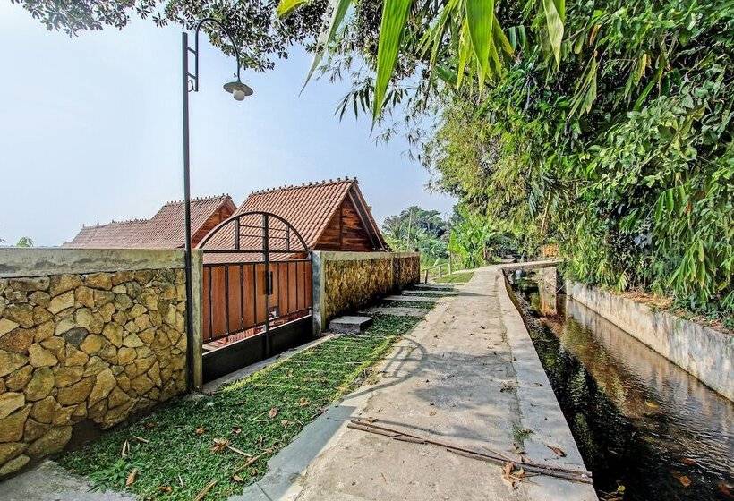 Отель Collection O 91582 Green Kasongan Cottage