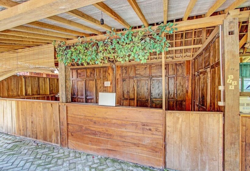 Отель Collection O 91582 Green Kasongan Cottage