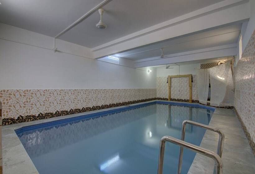 فندق Heera Court