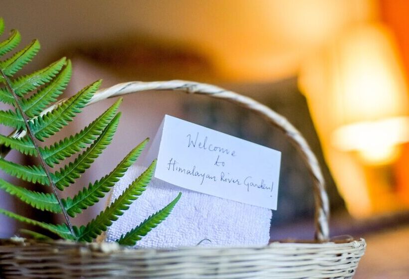 Hotel Himalayan River Garden