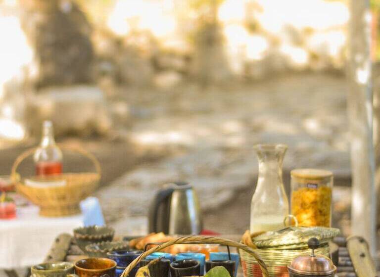 Hotel Himalayan River Garden