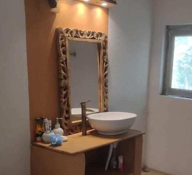 Hotel Himalayan River Garden