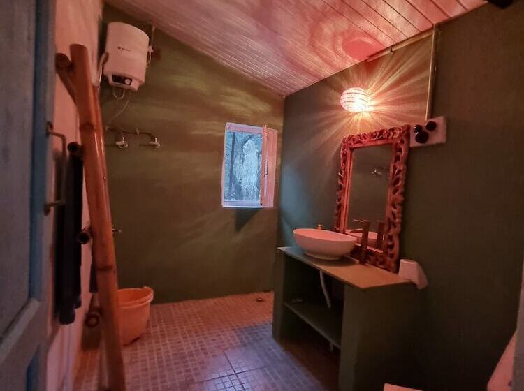 Hotel Himalayan River Garden