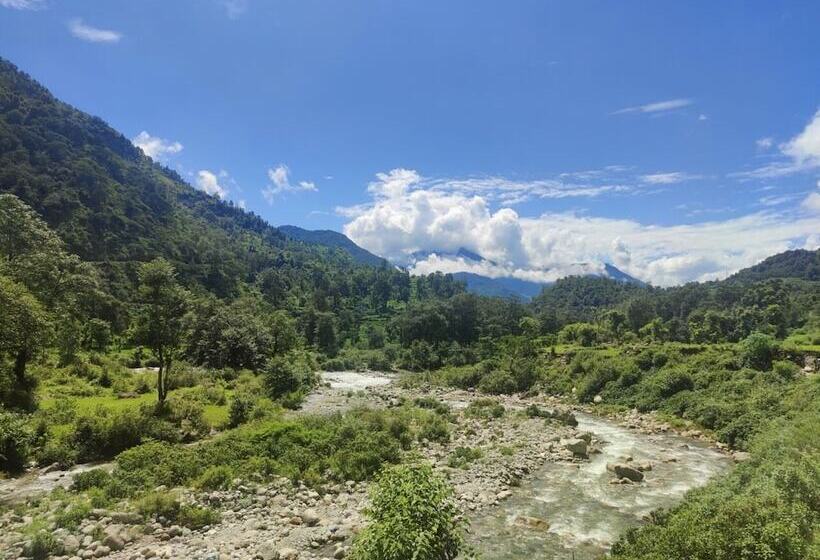Hotel Himalayan River Garden