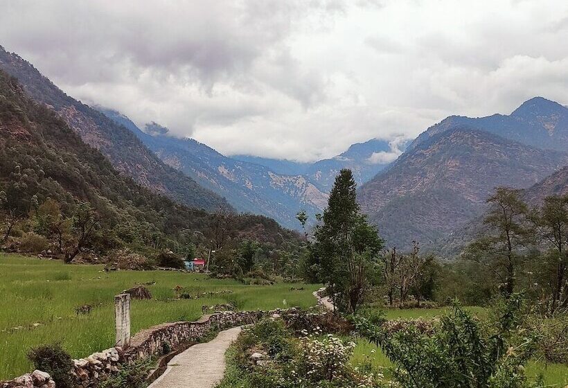 Hotel Himalayan River Garden