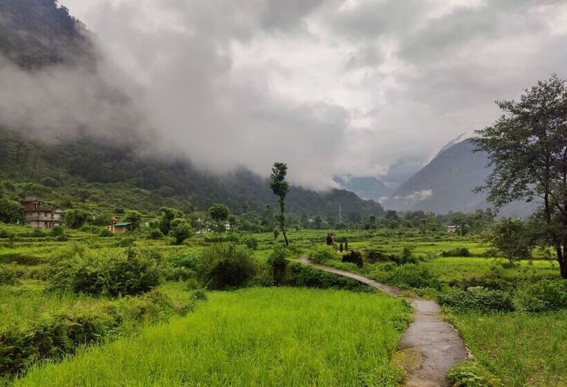 Hotel Himalayan River Garden