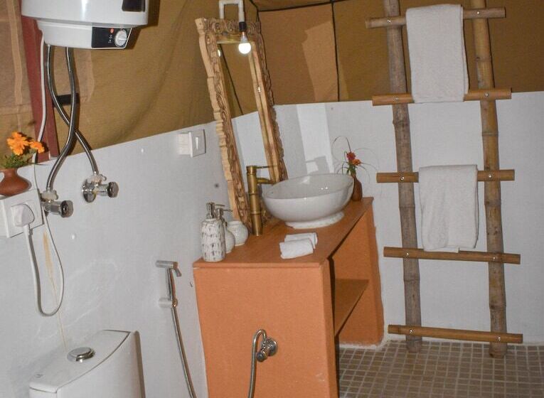 Hotel Himalayan River Garden