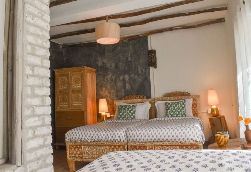 Hotel Himalayan River Garden