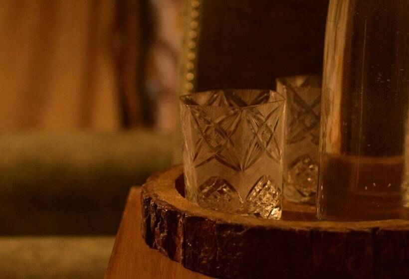 Hotel Himalayan River Garden