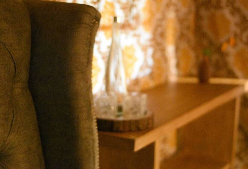 Hotel Himalayan River Garden