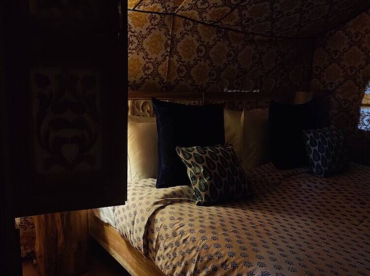 Hotel Himalayan River Garden