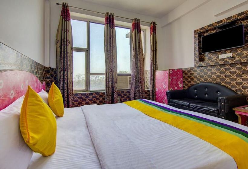 Itsy Hotels Satya Shree