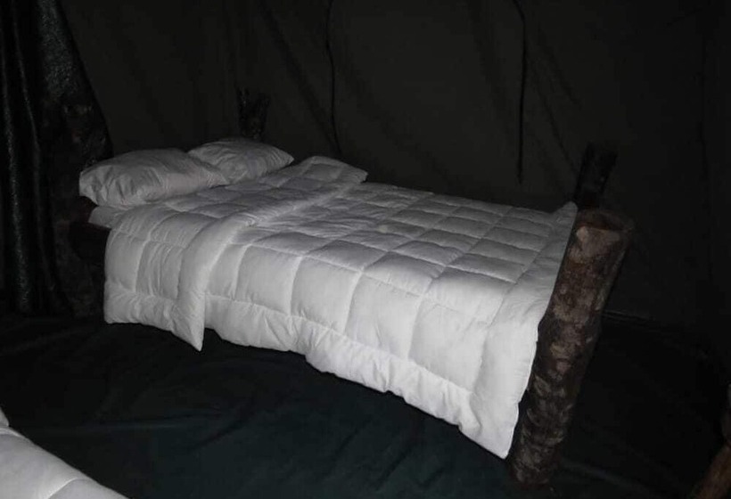 هتل Jungle Lodge Kibale