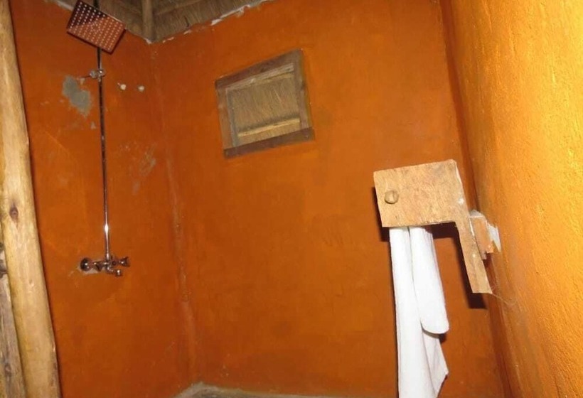 هتل Jungle Lodge Kibale