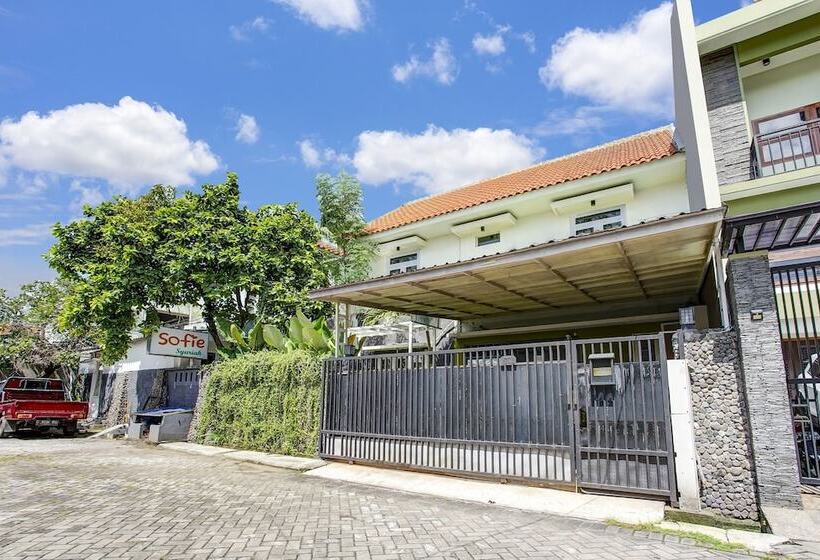 فندق Kost Sofie Syariah By Oyo Rooms