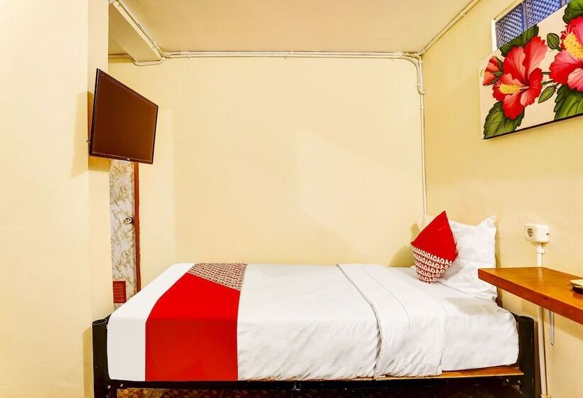 فندق Kost Sofie Syariah By Oyo Rooms