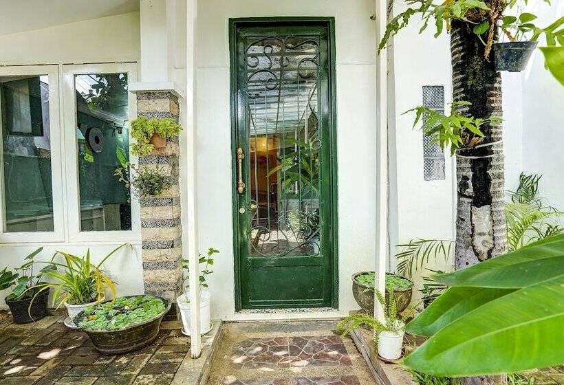 فندق Kost Sofie Syariah By Oyo Rooms