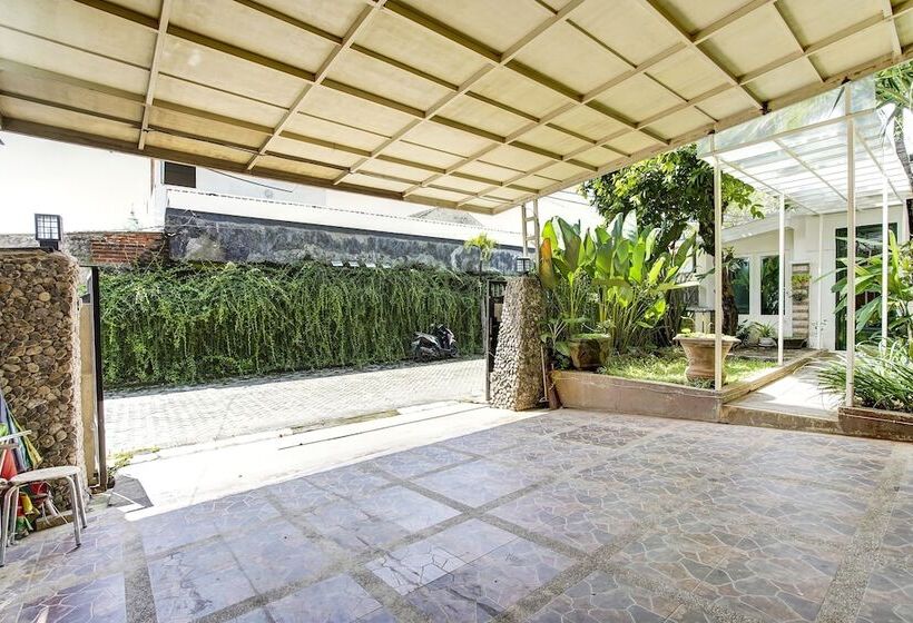 فندق Kost Sofie Syariah By Oyo Rooms