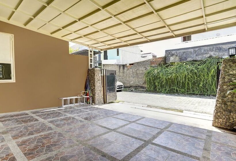 فندق Kost Sofie Syariah By Oyo Rooms