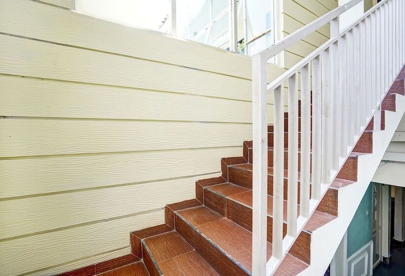 فندق Kost Sofie Syariah By Oyo Rooms