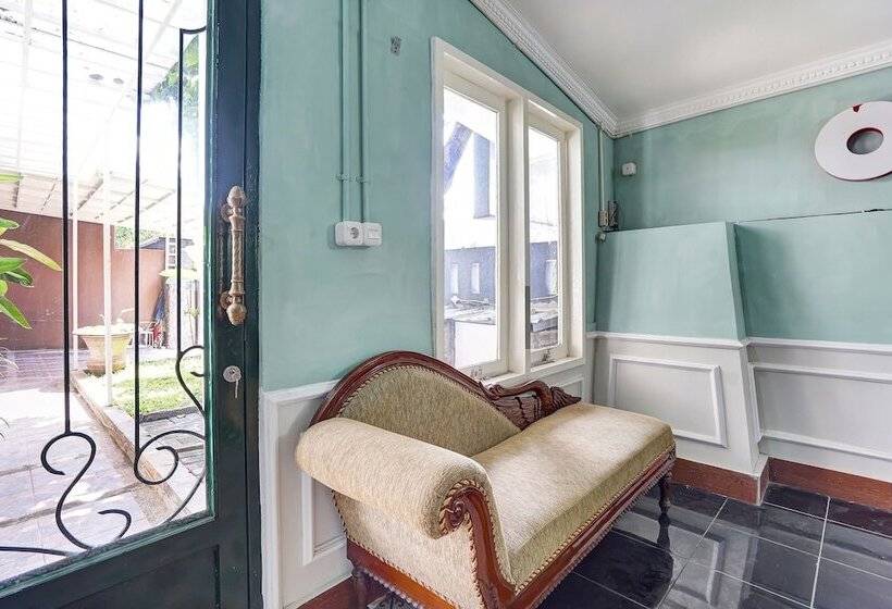 فندق Kost Sofie Syariah By Oyo Rooms