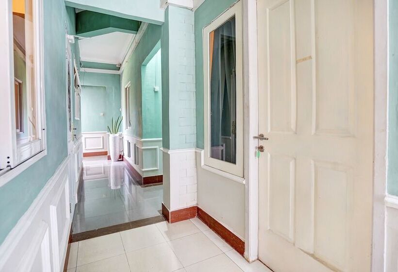 فندق Kost Sofie Syariah By Oyo Rooms