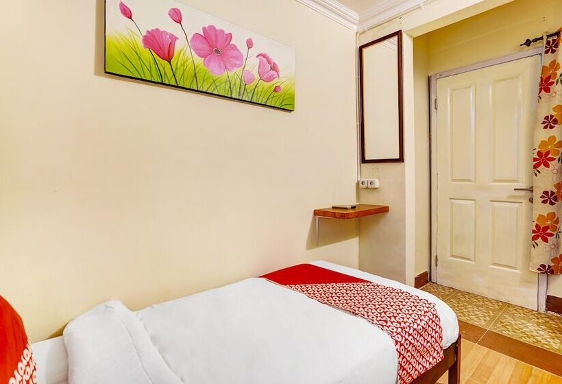 فندق Kost Sofie Syariah By Oyo Rooms