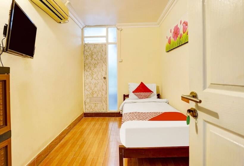 فندق Kost Sofie Syariah By Oyo Rooms