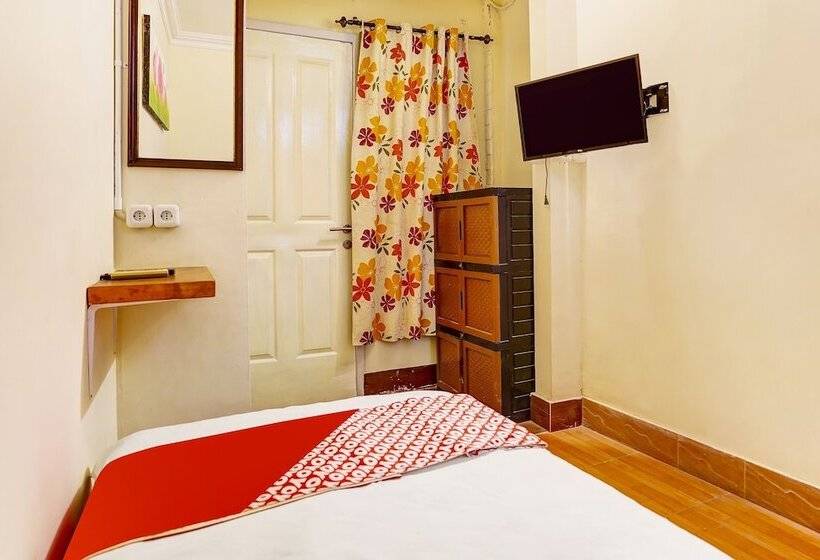 فندق Kost Sofie Syariah By Oyo Rooms