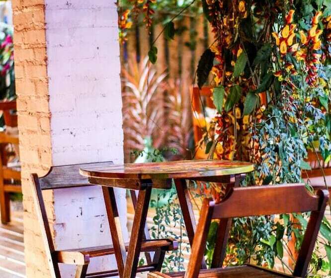 Отель La Gloria House