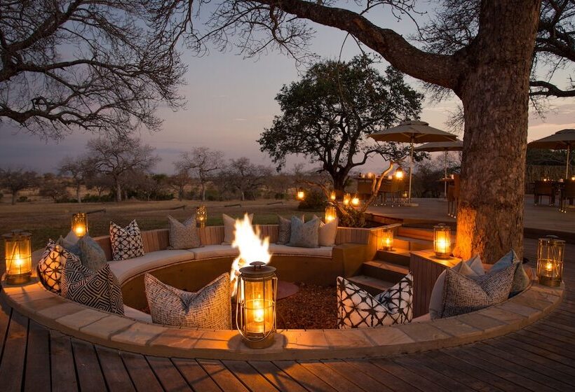 Отель Makanyi Private Game Lodge