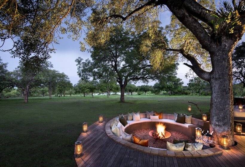 Отель Makanyi Private Game Lodge