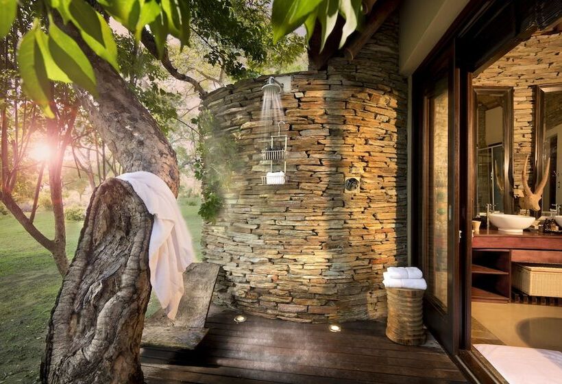 Отель Makanyi Private Game Lodge