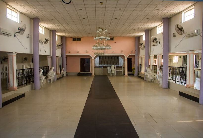 Отель Masbat De Kings