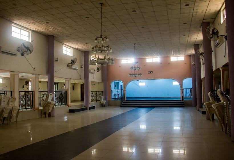 Отель Masbat De Kings