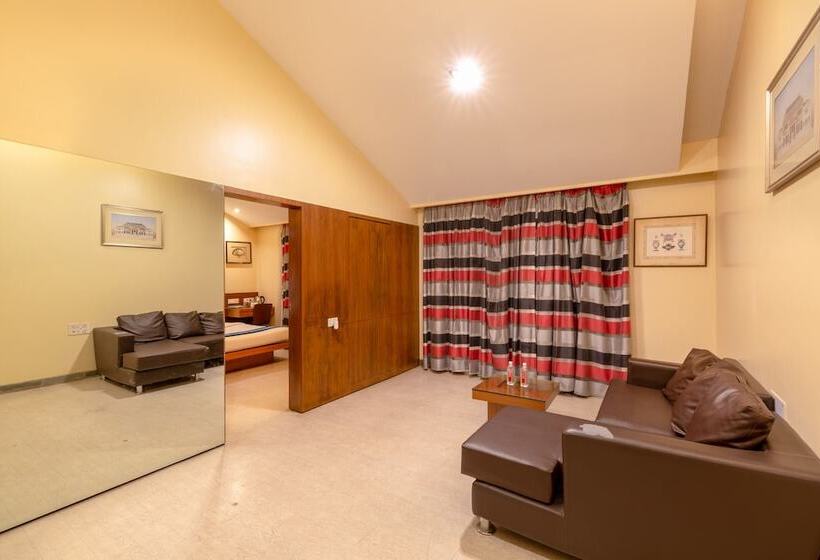 Отель Mint Koregaon Park