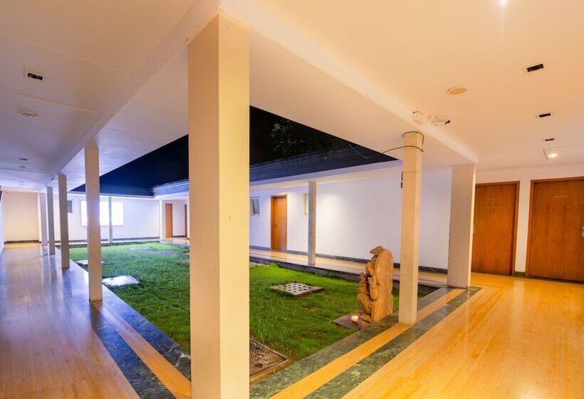 Отель Mint Koregaon Park