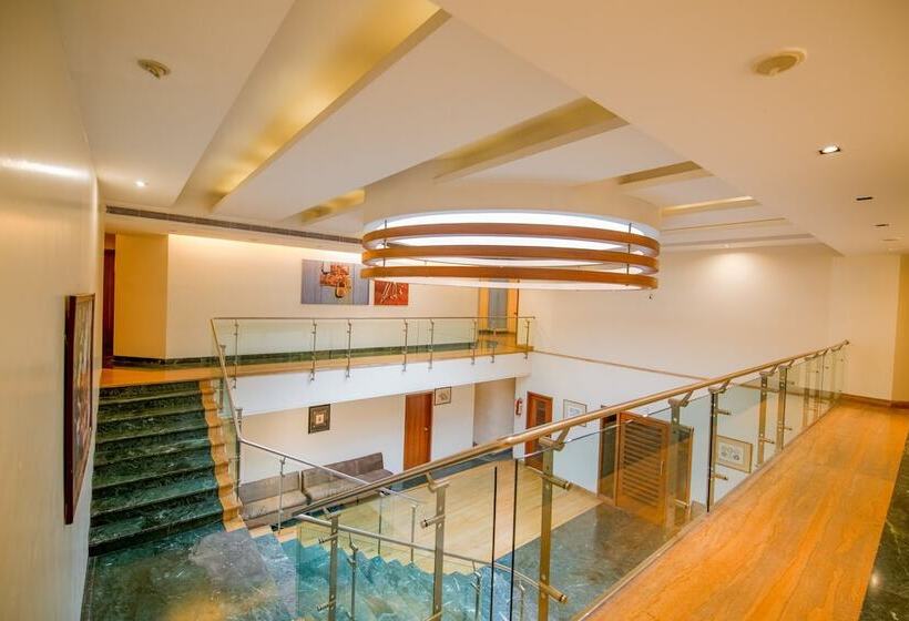 Отель Mint Koregaon Park