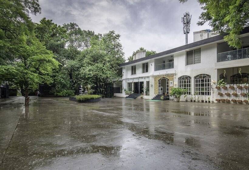 Отель Mint Koregaon Park