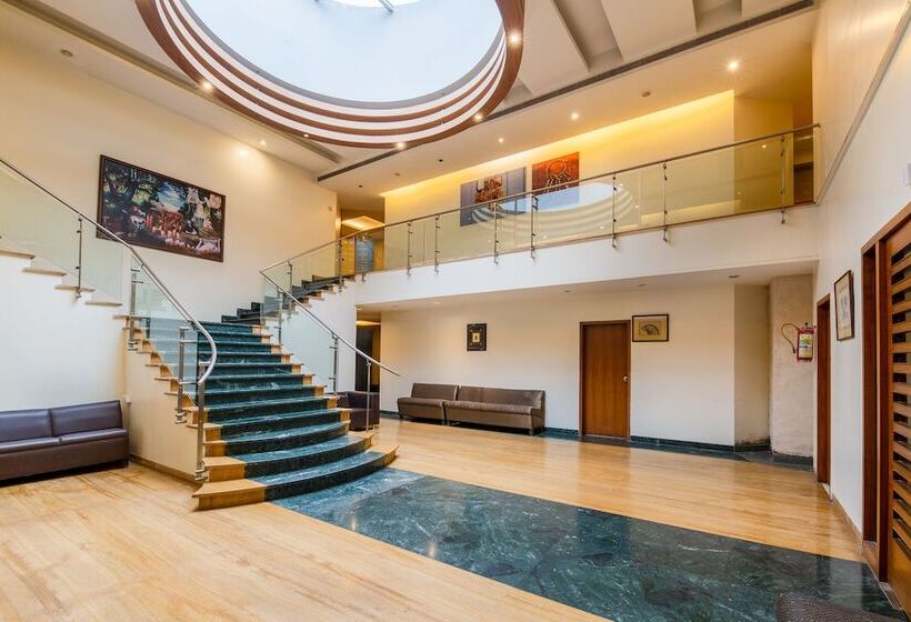 Отель Mint Koregaon Park