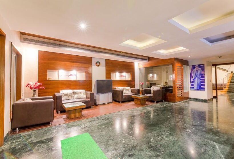 Отель Mint Koregaon Park